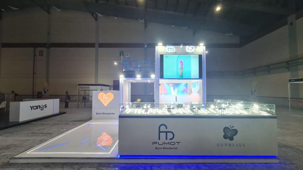 Booth pameran custom Fumot 2026 – Dua Latar Production