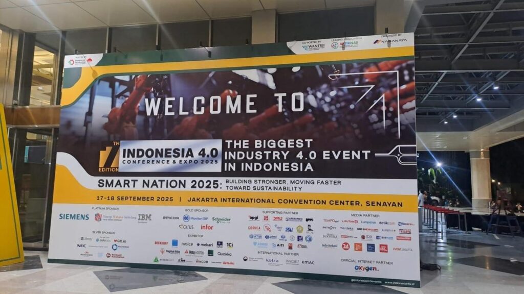 Gate dan branding area event Indonesia 4.0 2025 – Dua Latar Production