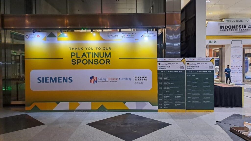 Gate dan branding area event Indonesia 4.0 2025 – Dua Latar Production